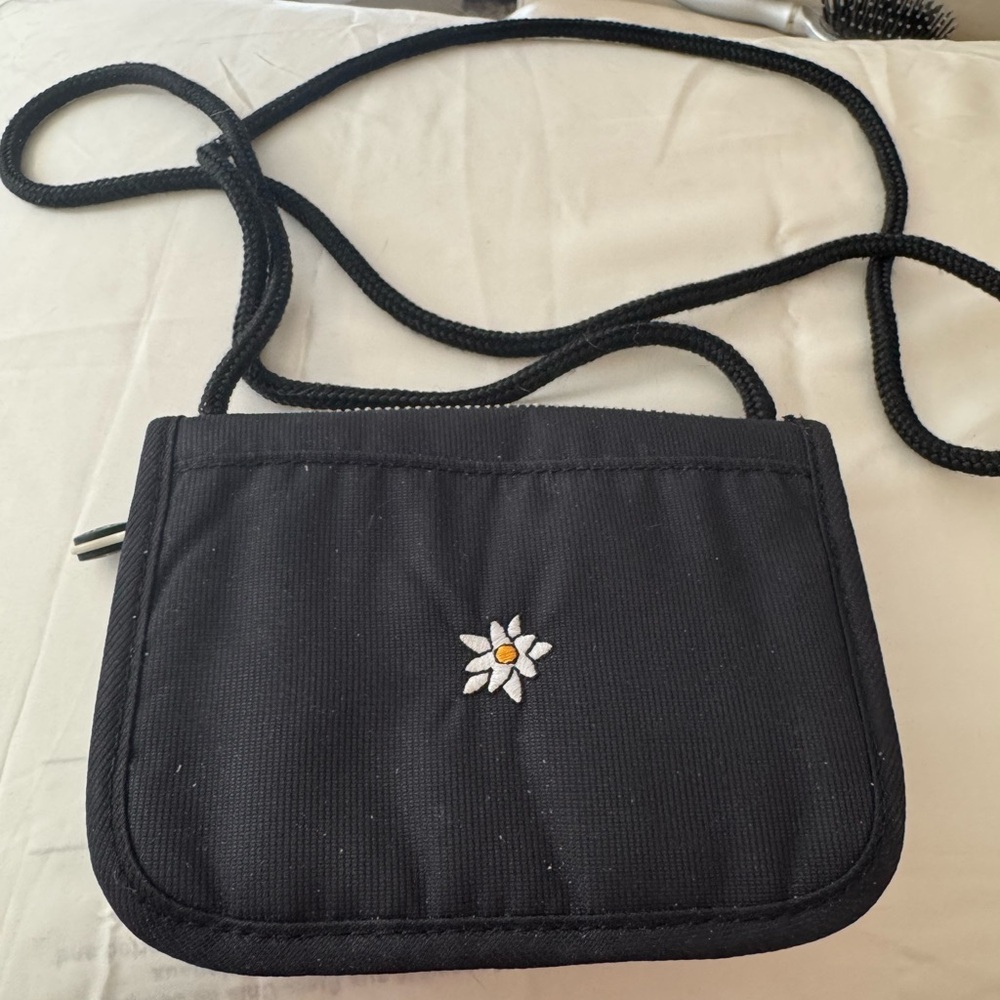 Never Used Sherpani Zoe Black Crossbody Wallet Bag with Daisy